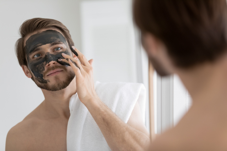 man using a face mask